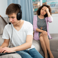 Imagem do curso Jornada para tratar a depressão de seu adolescente sem sair de casa - Inteligência Emocional