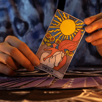 Imagem do curso Descubra o Tarot: Um Guia Prático para Autoconhecimento e Transformação