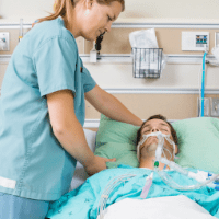 Imagem do curso Curso EAD - Fisioterapia em Terapia Intensiva + Treinamento avançado em Fisioterapia Respiratória - 100% online [520 horas de Certificação].