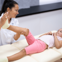 Imagem do curso Certificação de Competência e Habilidade em Fisioterapia Pediátrica - 360 horas  [Formação continuada Liberada pelo MEC]