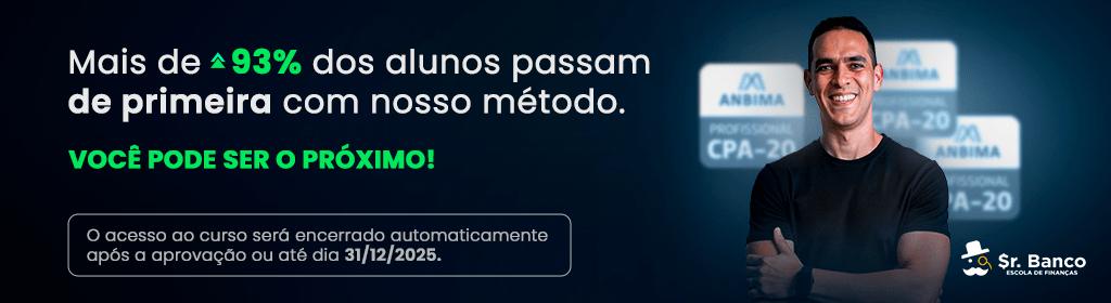 Banner superior do produto. Segue a descrição do conteúdo: A sua aprovação na CPA-20 começa aqui!

Se prepare em até 15 dias com a metodologia mais completa e a plataforma de simulados mais atualizada do mercado. Tudo isso com as aulas do professor Davi Oliveira e suporte direto com ele e sua equipe até você ser aprovado.

 Você recebe:

 Aulas gravadas e atualizadas

 Apostila digital (imprimível)

 Resumões para facilitar sua revisão

 Simulados com mais de 2.000 questões atualizadas

 4 Simuladões no modelo real da prova

 Acesso ilimitado até você passar

 Suporte direto com o professor Davi e sua equipe via grupo de WhatsApp

 Com apenas 2,5 a 3 horas de estudo por dia, você estará pronto para fazer a prova em até 15 dias, se quiser acelerar.

 Seguindo nosso método, sua chance de aprovação ultrapassa 92% logo na primeira tentativa.

 E tem mais: centenas de alunos já conquistaram a CPA-20, muitos deles sem nunca terem trabalhado no mercado financeiro — e passaram de primeira.

 Aqui você tem método, suporte e segurança até a sua aprovação.